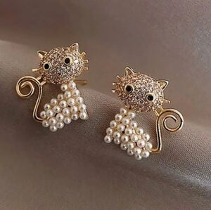 Cat with faux pearls earrings gold tone, post earrings new In package